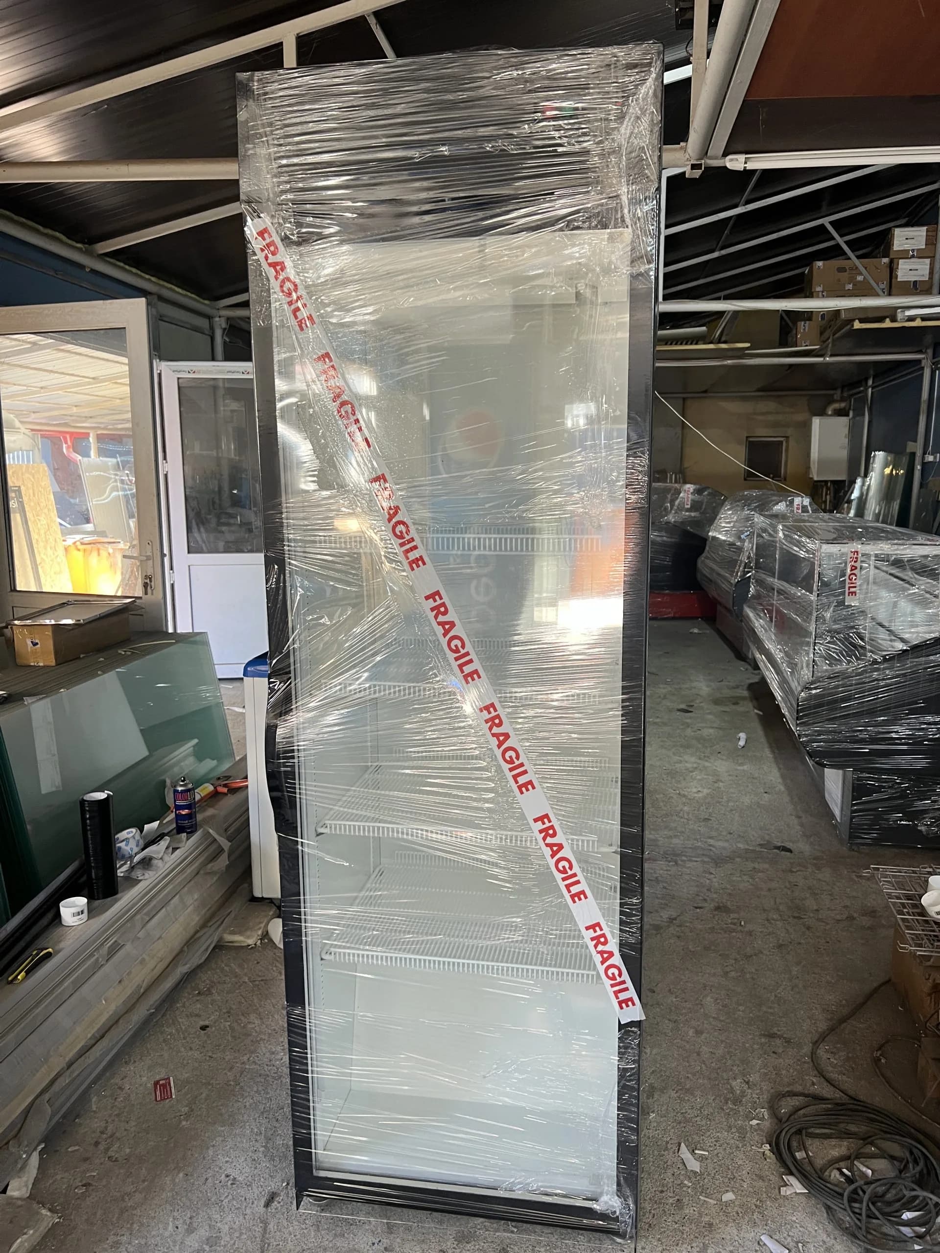 Vitrina frigorifica verticala UBC, 212cm înălțime, 72cm lățime, 60cm adâncime