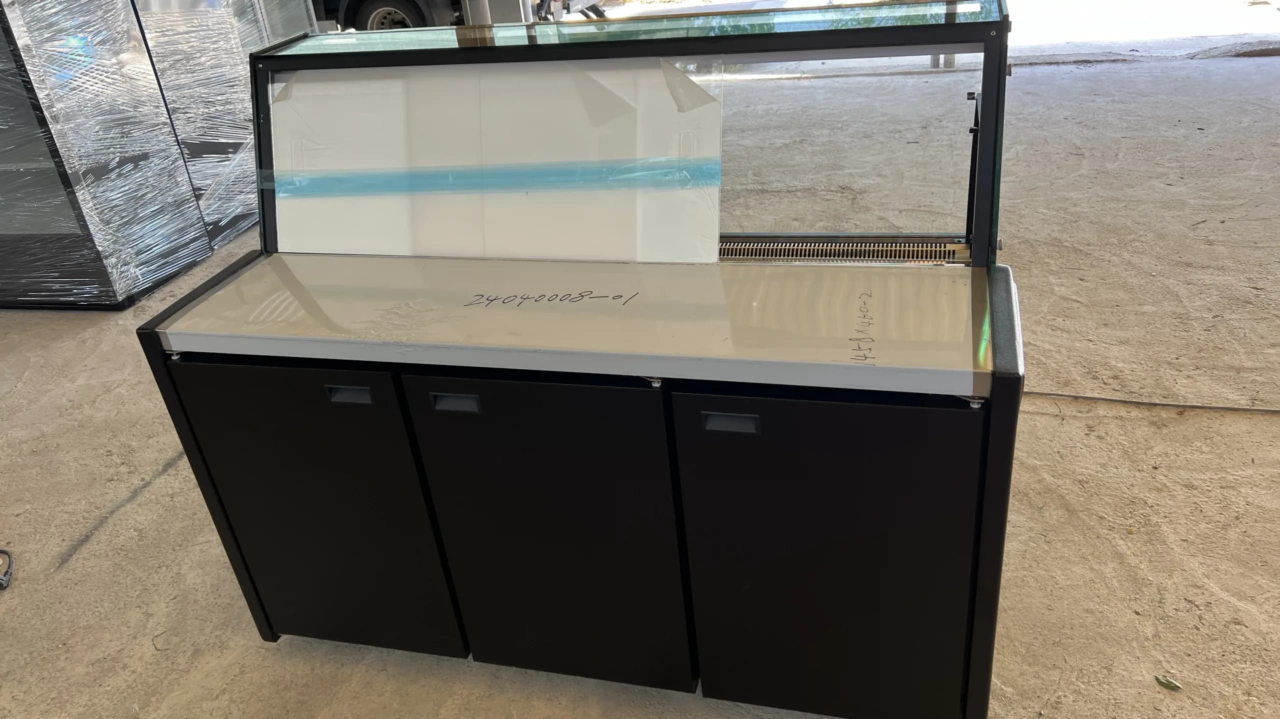 vitrina frigorifica mezeluri cu racire ventilata