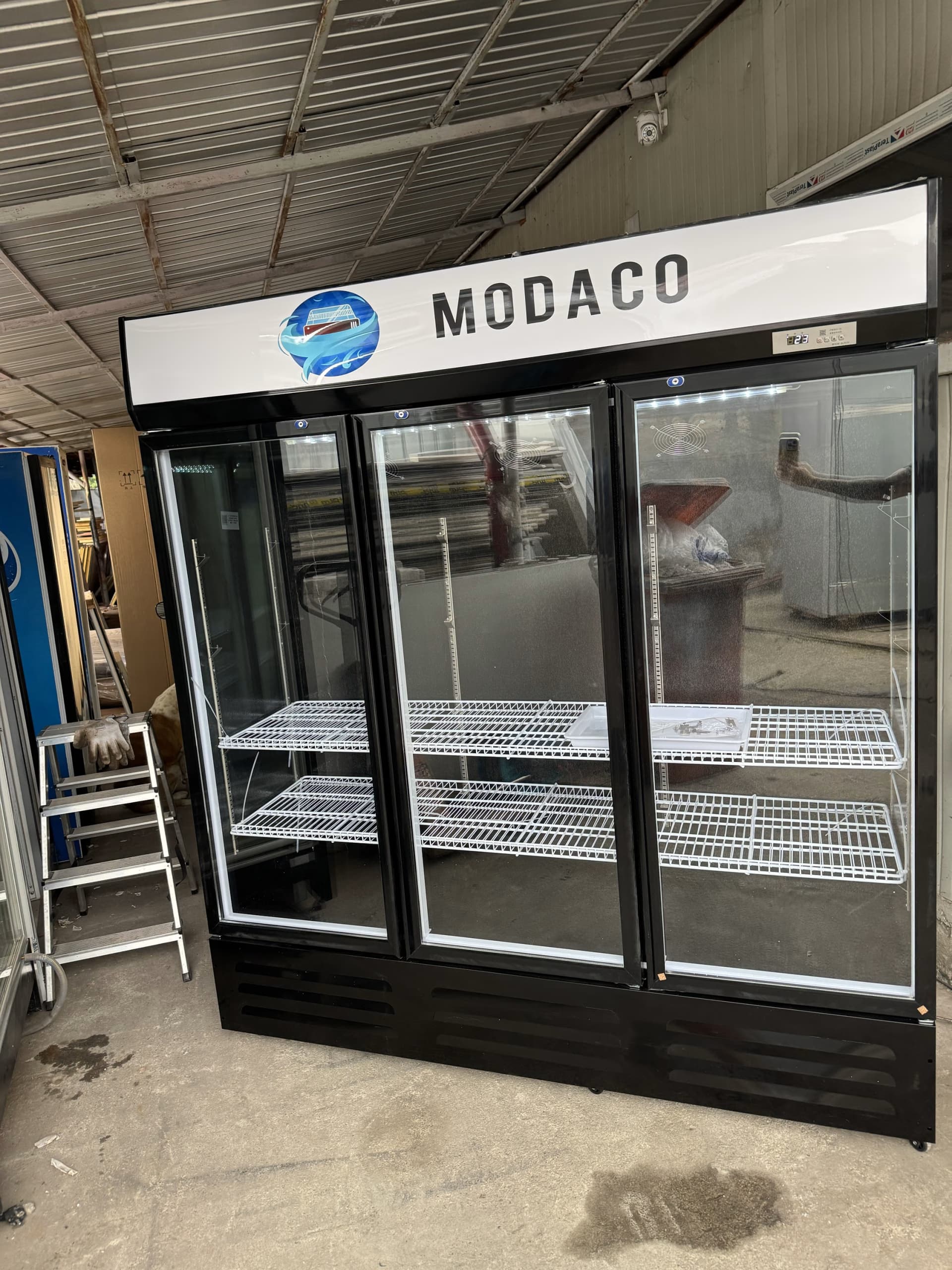 vitrina verticala modaco